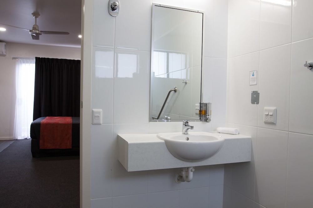 Accessible Queen Room photo 2