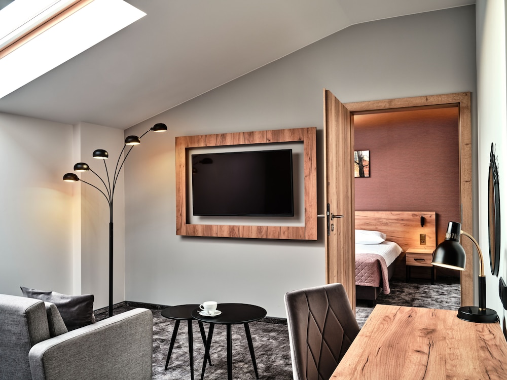Junior Studio Suite