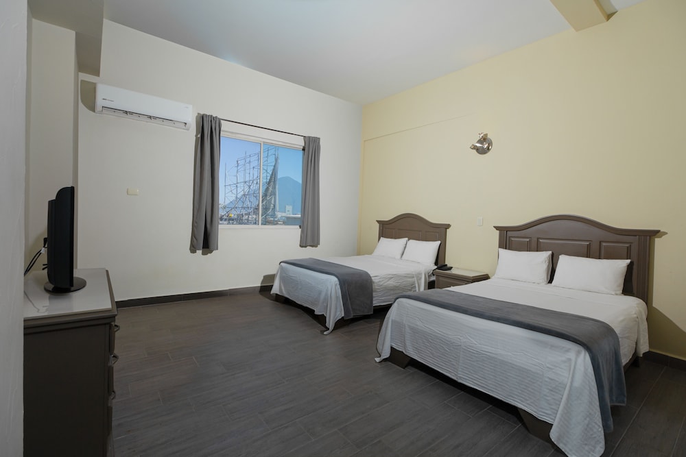 Standard Room, 2 Double Beds, Private Bathroom - Photo 5