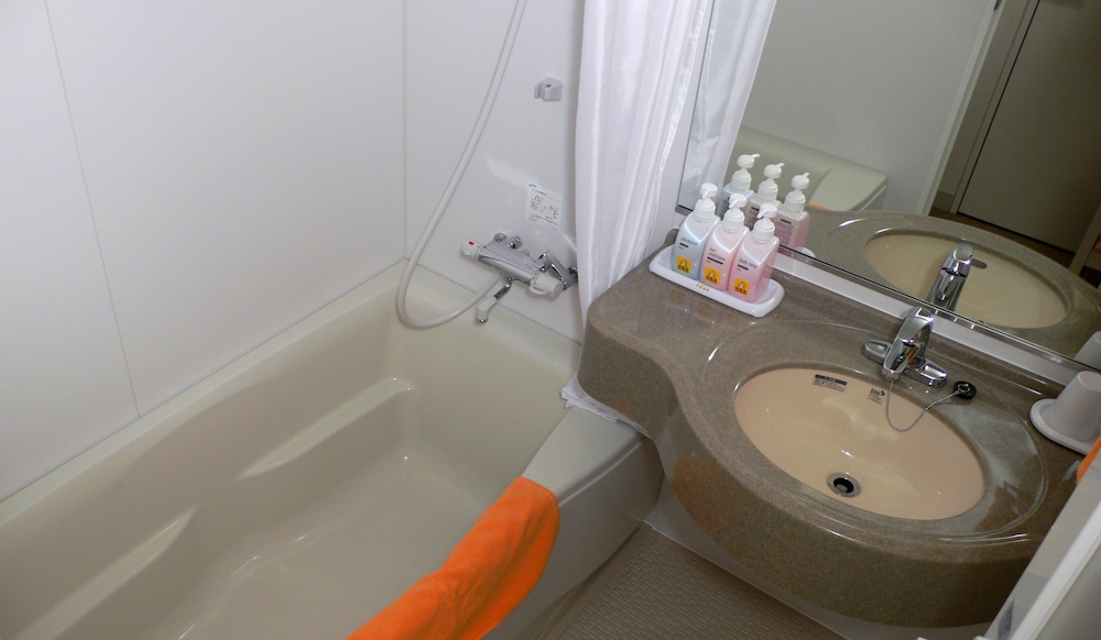Standard Twin Room, 2 Queen Beds, Only Accessible From The Up-Lane On Highway, Non Smoking photo 2