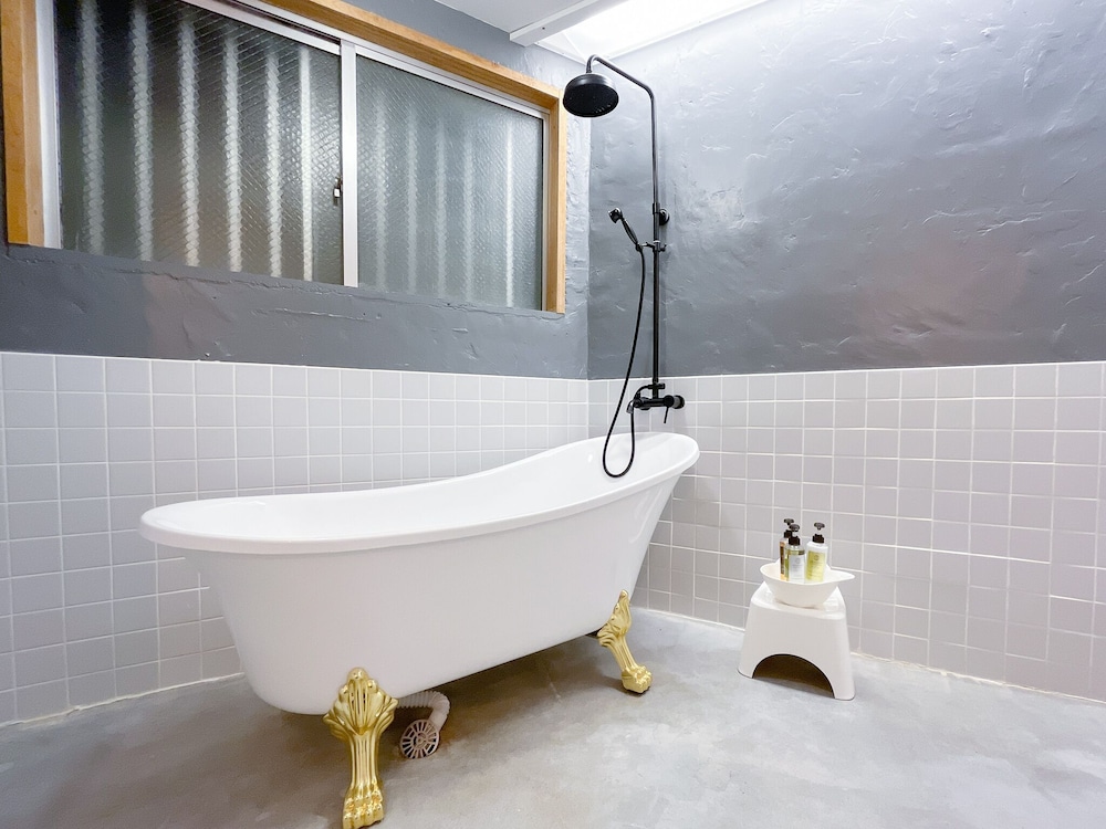 Twin Room, 2 Double Beds, Non Smoking, Private Bathroom - Photo 2