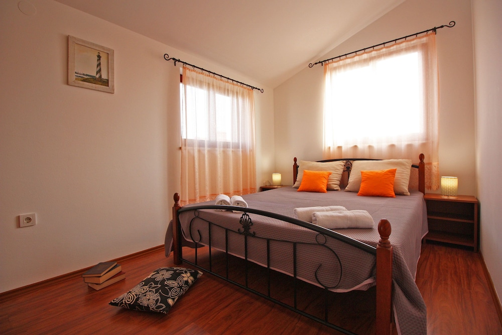 Apartment, 1 Bedroom (1310/12469)