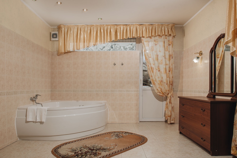 Junior Room, 1 Queen Bed with Sofa bed, Non Smoking, Mountain View photo 2