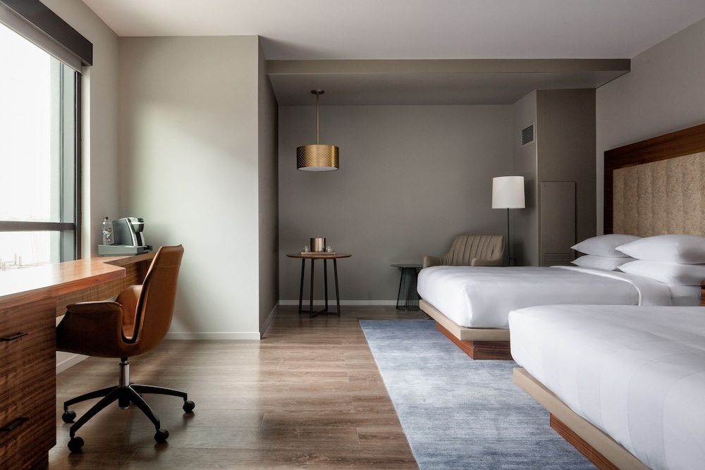 Club Room, 2 Queen Beds (Hearing Accessible)