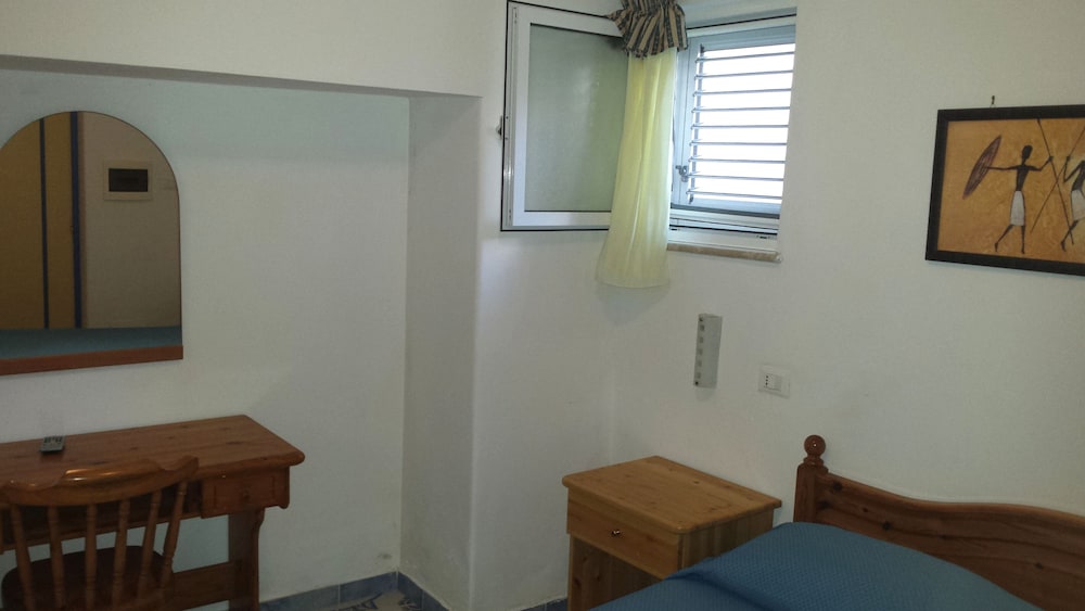 Economy Double Room photo 2