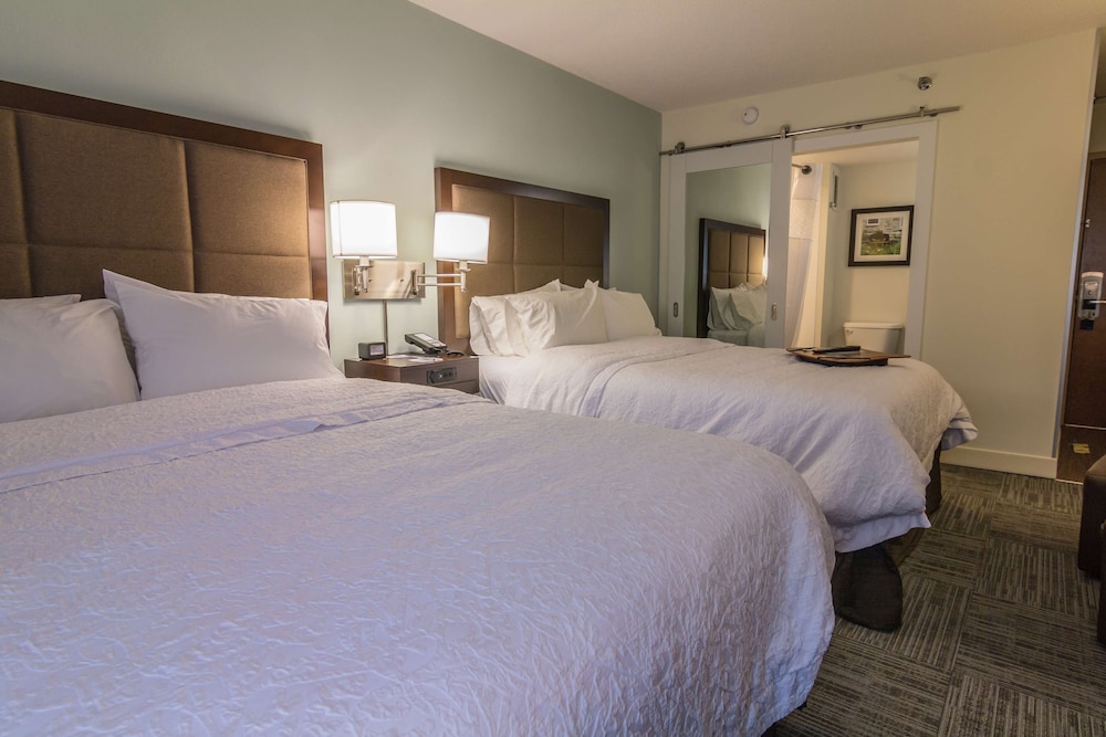 Room, 2 Queen Beds, Non Smoking - Photo 1