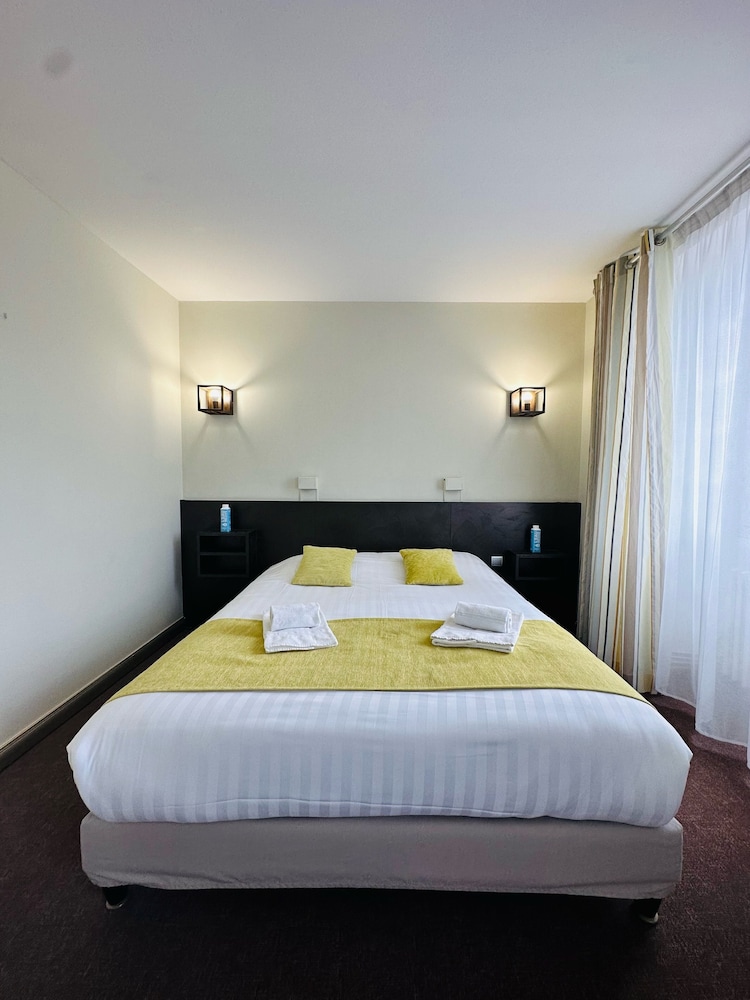 Double Room, Queen Bed - Photo 6