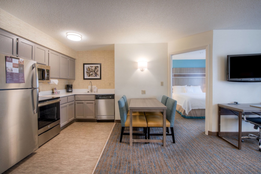 Suite, 2 Bedrooms - Photo 4