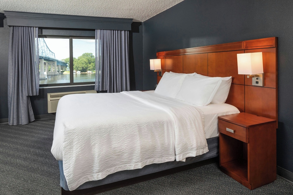 Room, 1 King Bed with Sofa bed, River View - Photo 4