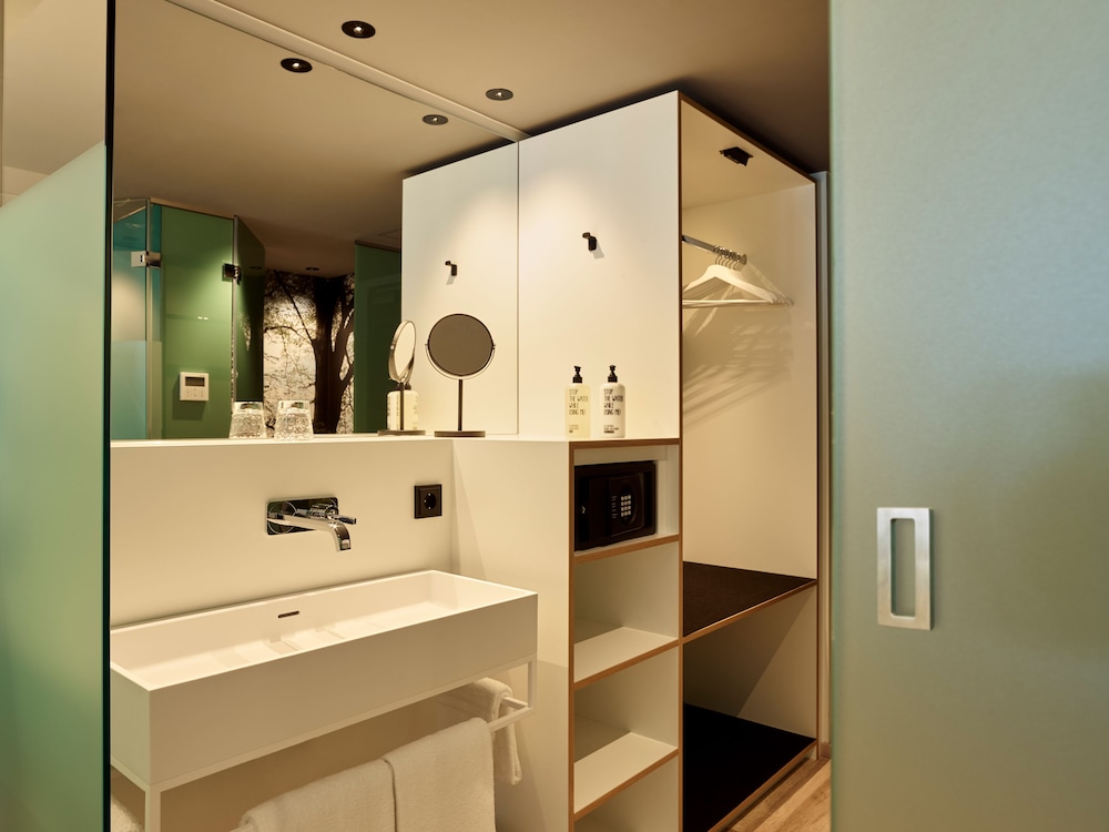 Compact Suite