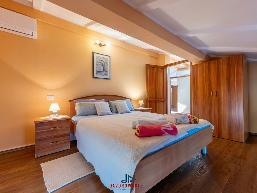 Villa photo 3