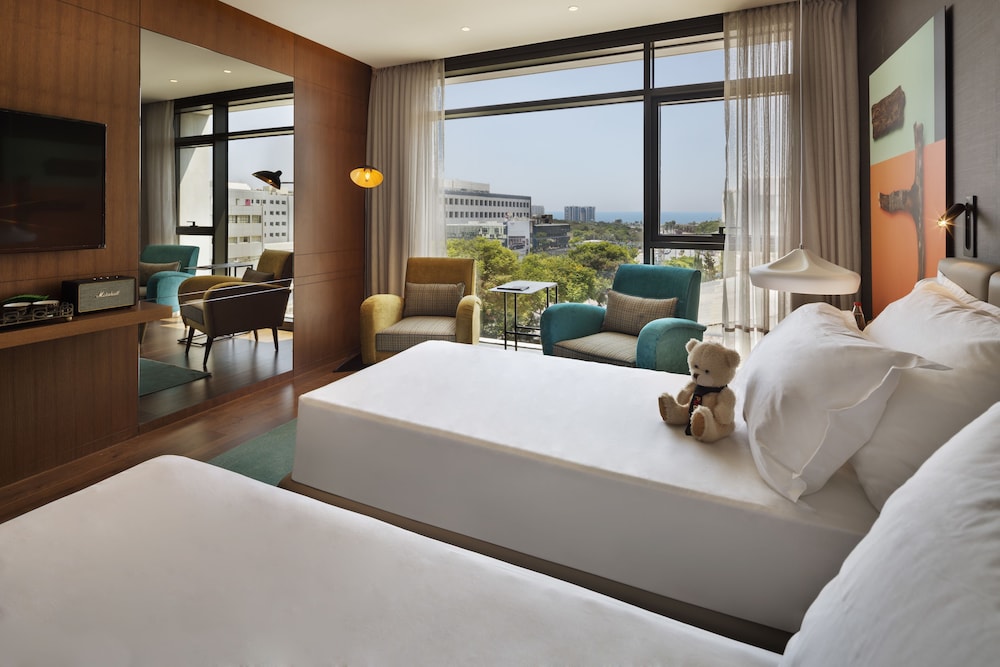Deluxe Room, 2 Twin Beds, City View