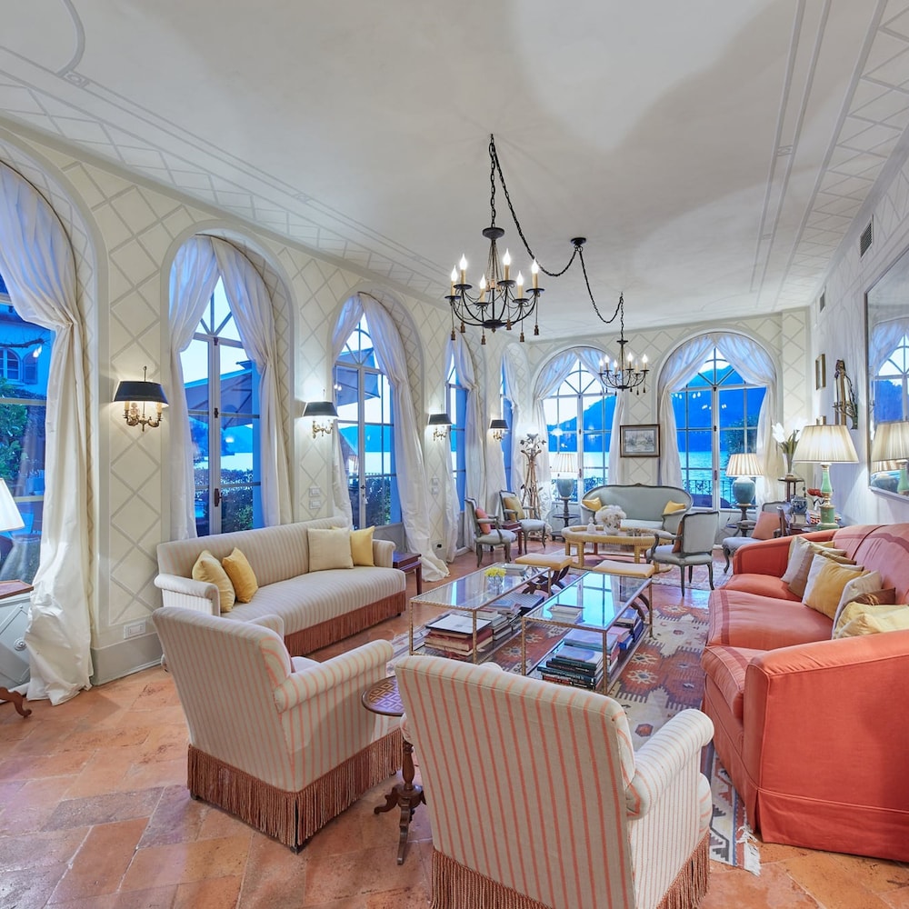 Villa photo 1