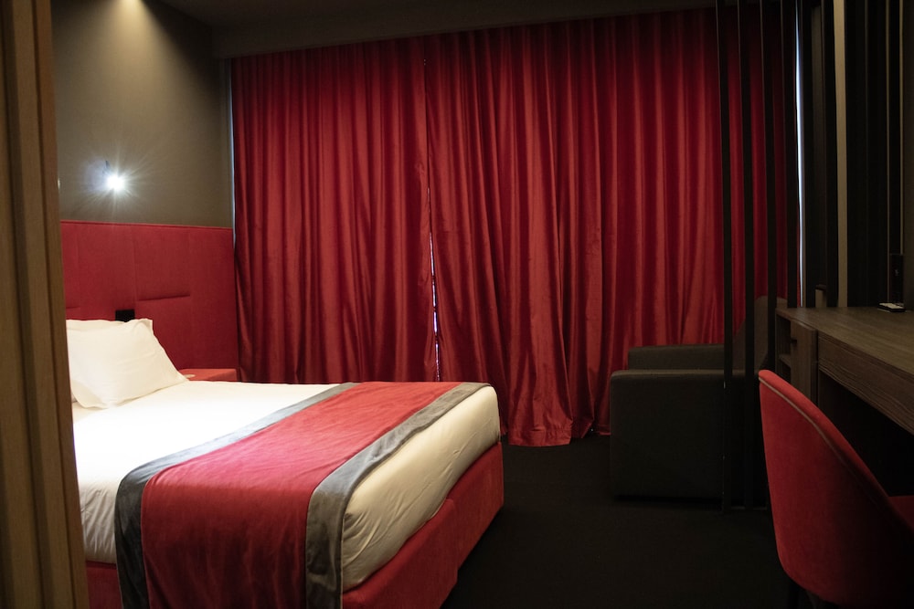 Club Double or Twin Room (2) photo 3