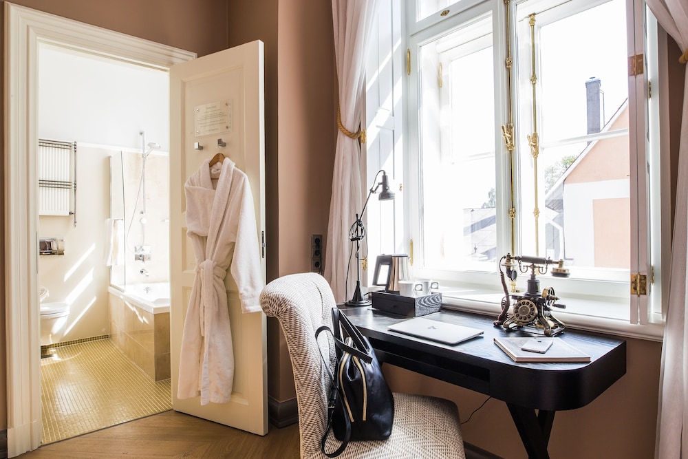 Superior Room, 1 King Bed (City View) - Photo 5
