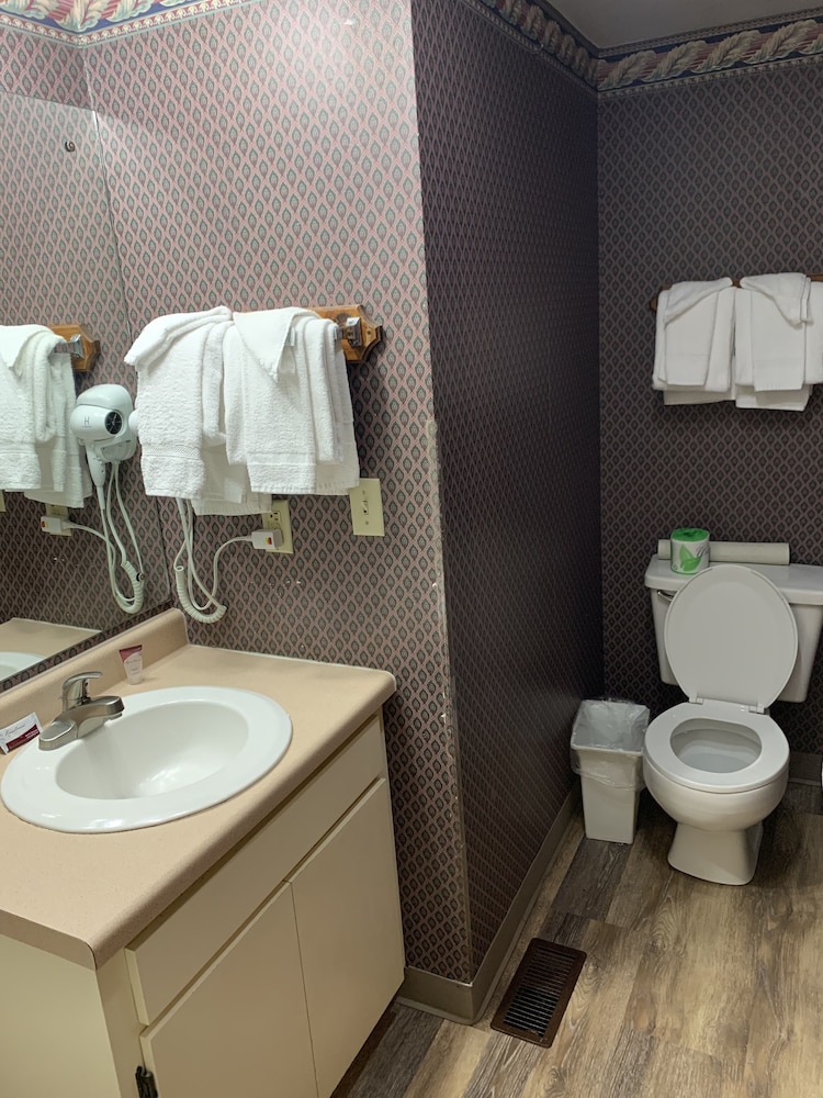 Suite - Photo 16