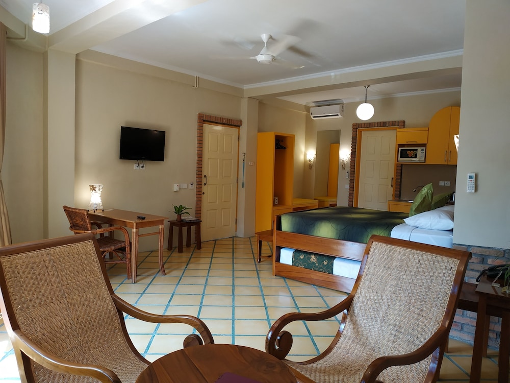 Family Room, 1 Bedroom, Garden View photo 3