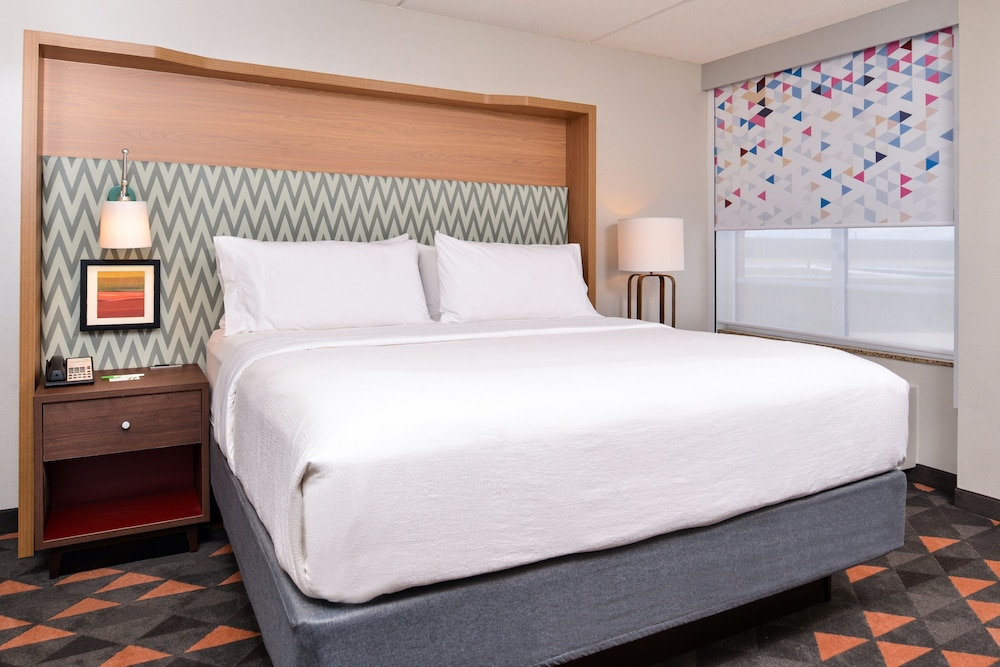 Suite, 1 King Bed with Sofa bed (Wet Bar) - Photo 4