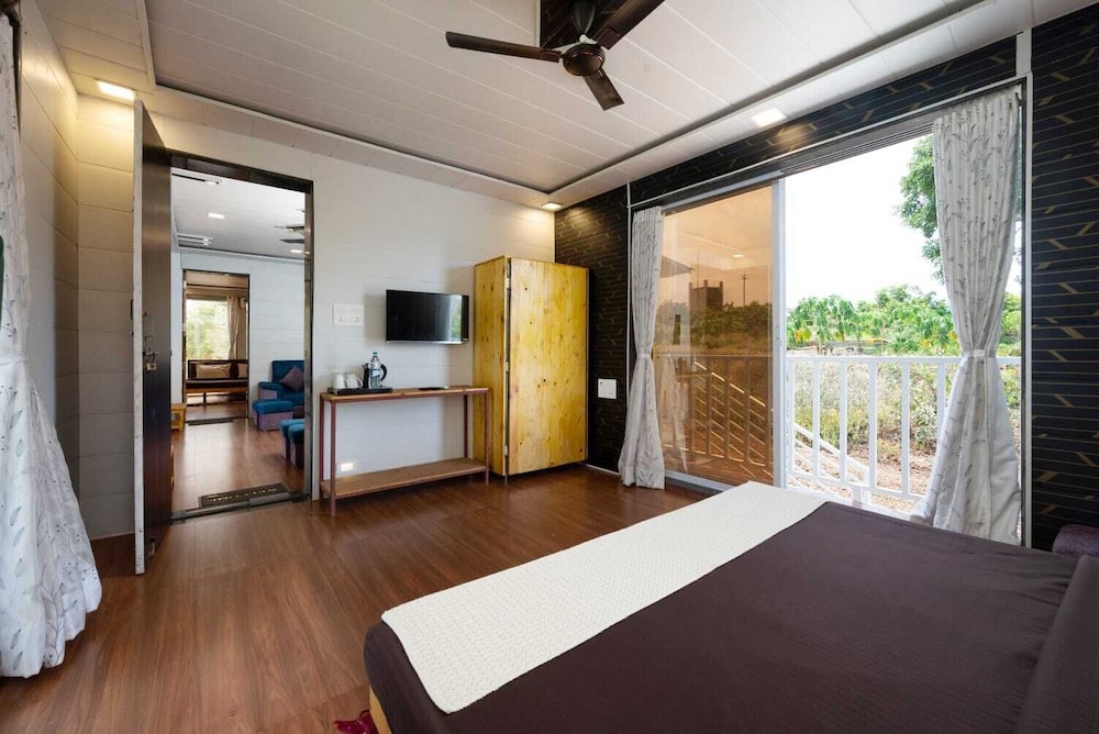Family Bungalow, Lake View photo 2