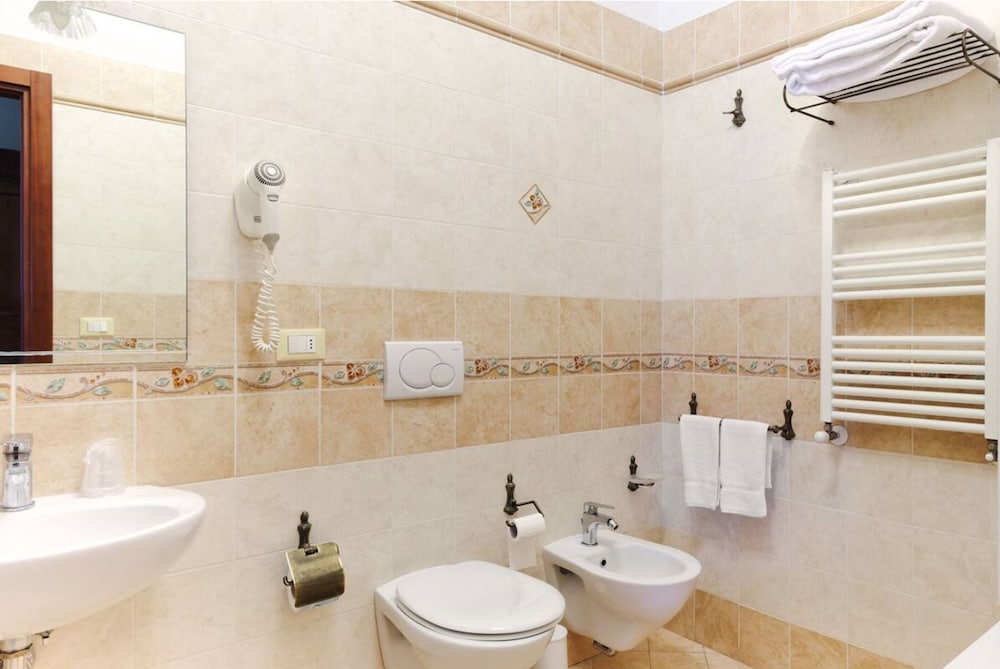 Classic Double or Twin Room photo 3