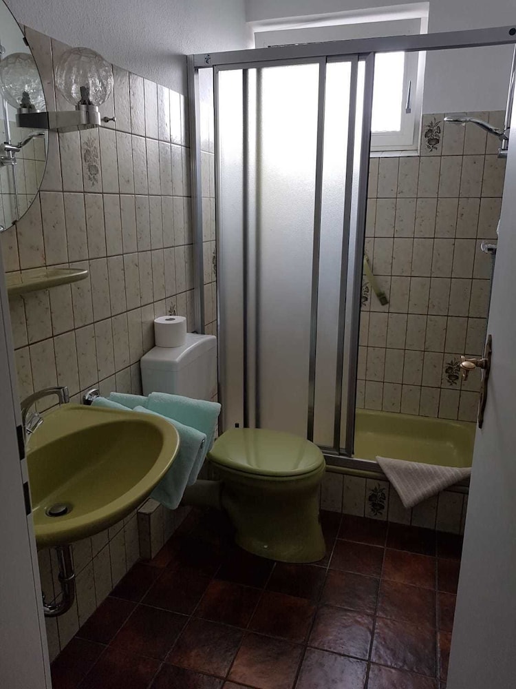 Economy Double or Twin Room, Private Bathroom, Courtyard View photo 3