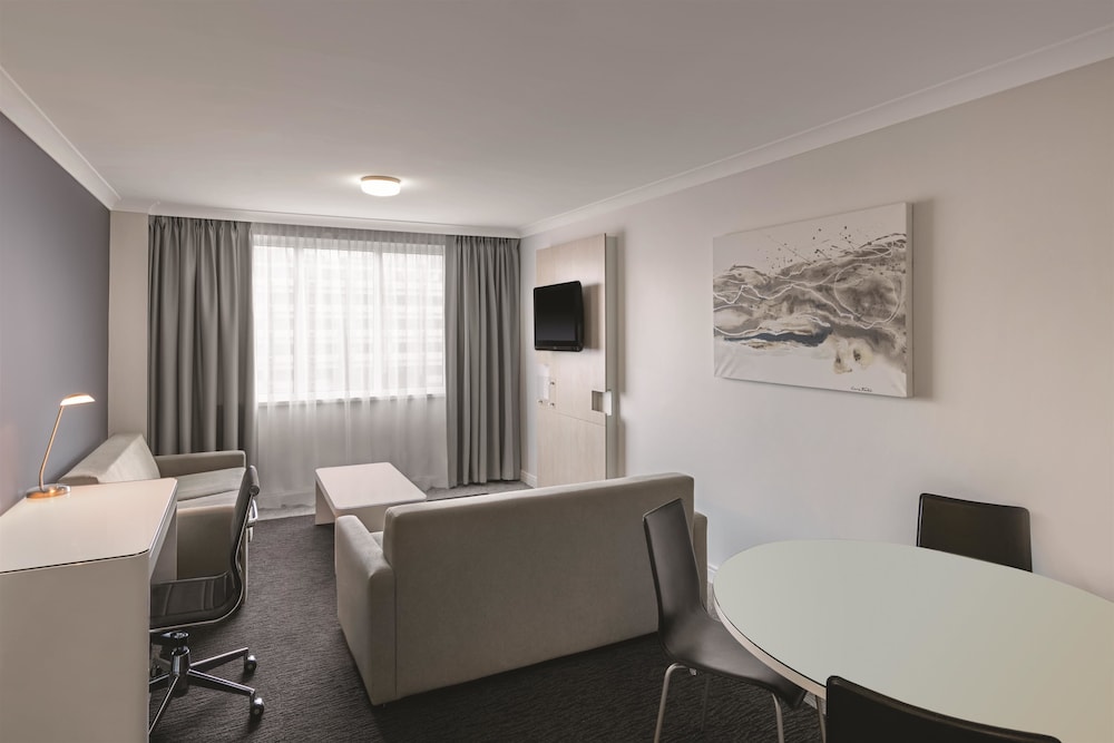 Suite, 2 Bedrooms (With Sofa, Weekly Housekeeping) photo 3