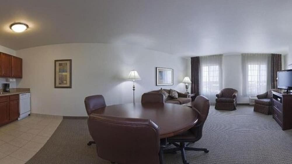 Suite, 2 Bedrooms, Mobility Accessible (Communications) - Photo 2