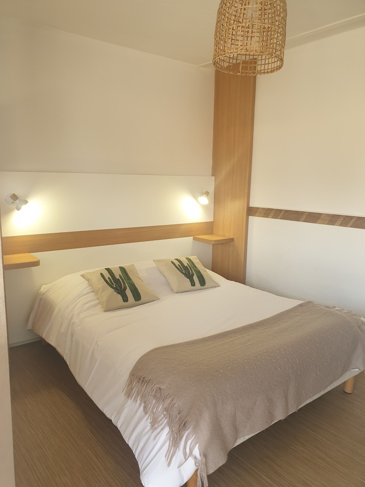 Standard Room, Multiple Beds - Photo 5