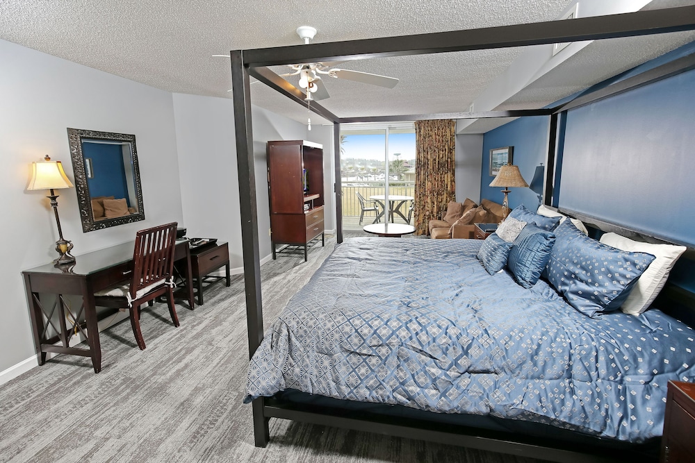 Yacht Club 4 Bedroom photo 1