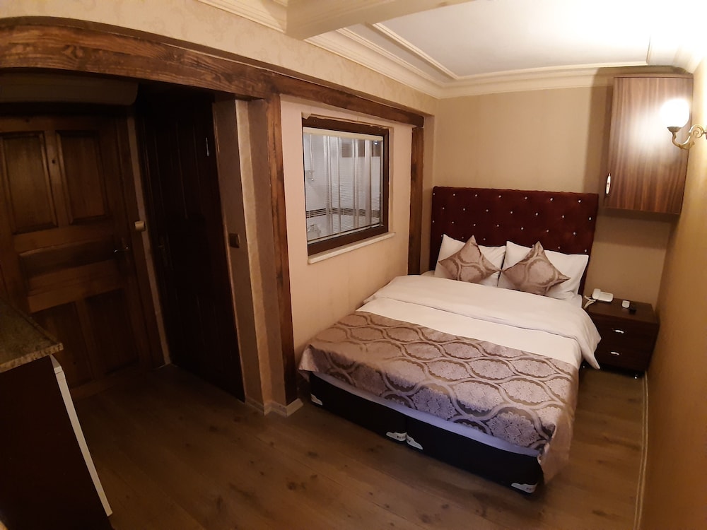 Economy Double Room Single Use, 1 Double Bed, No Windows (Bodrum / Basement) photo 3