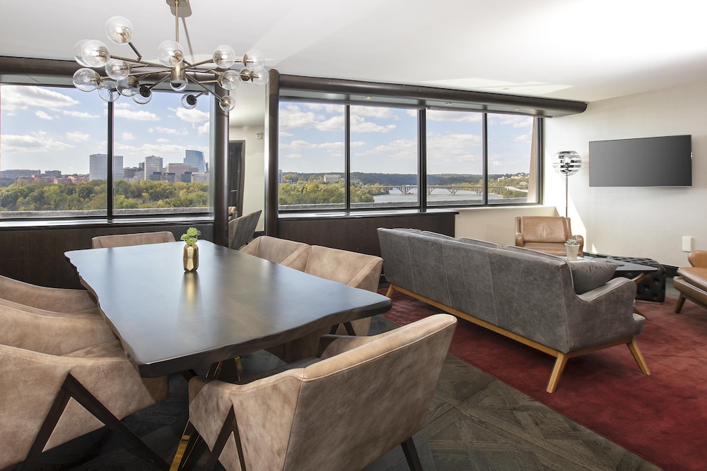 Suite (Diplomat)