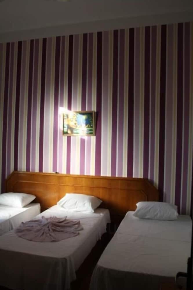 Triple Room, Private Bathroom - Photo 1