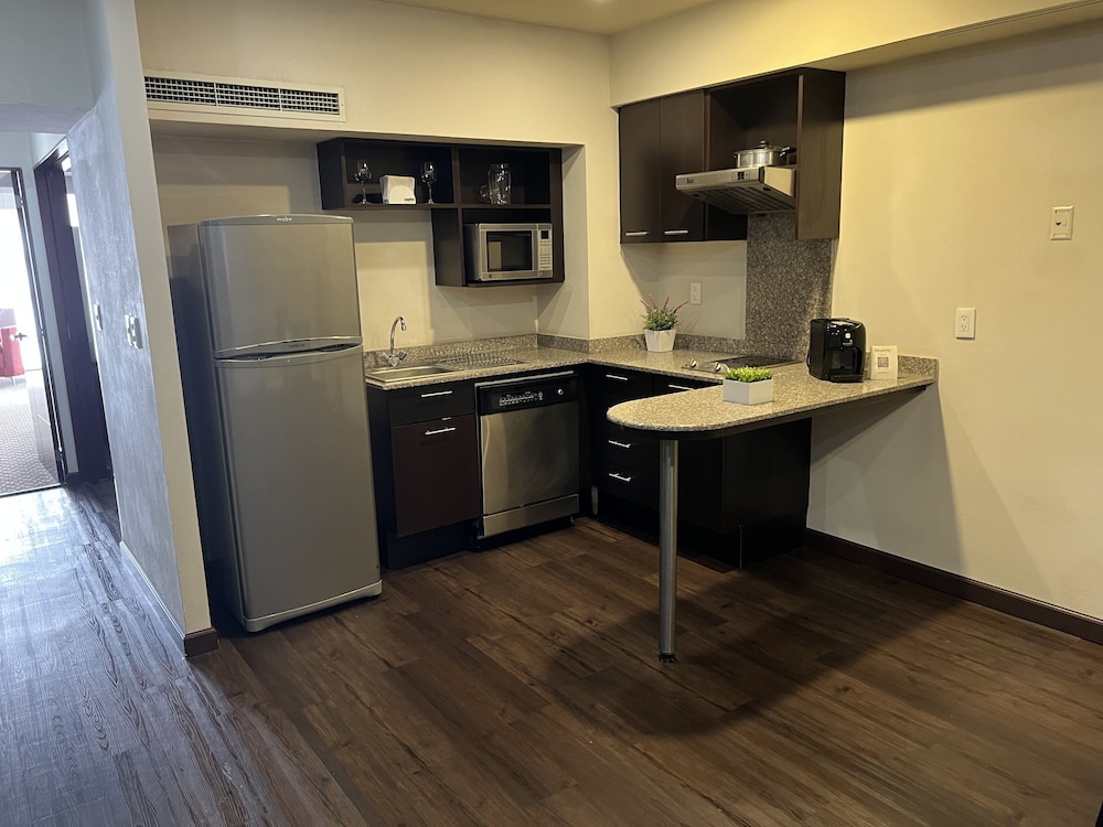 Executive Room - Photo 5
