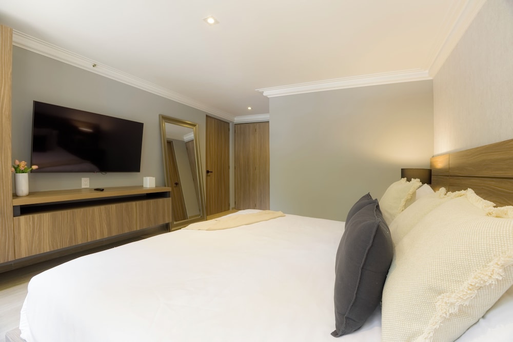 Luxury Apartment, 2 Bedrooms - Photo 8