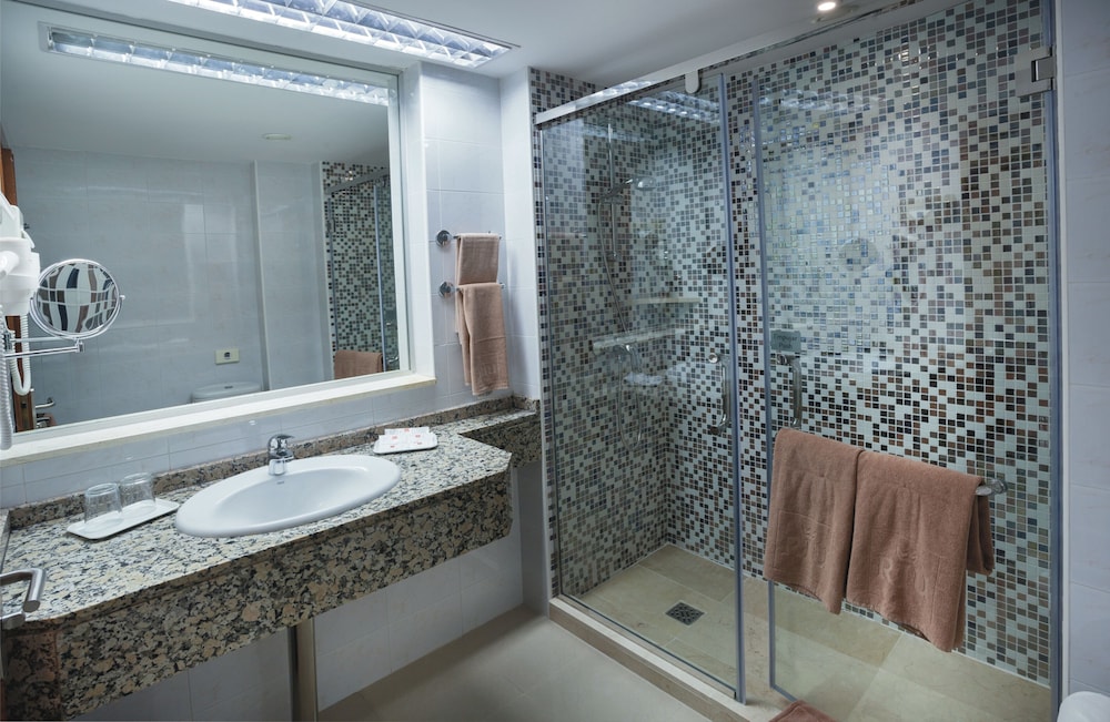 Grand Double Room, Balcony, Partial Sea View photo 3
