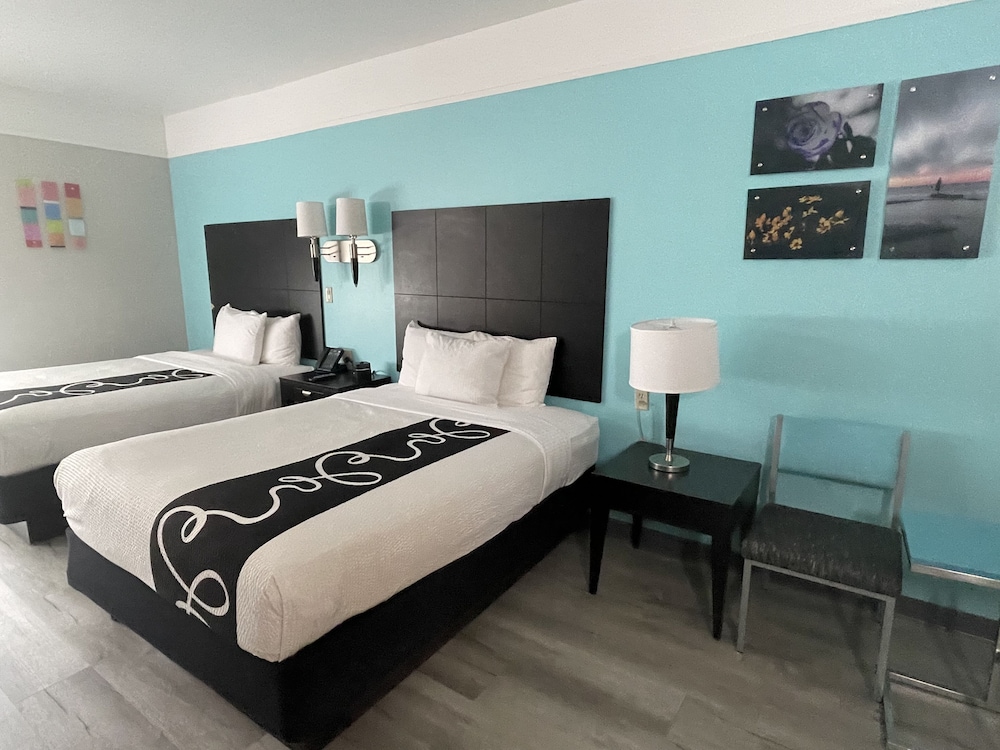 Room, 2 Queen Beds, Non Smoking - Photo 1