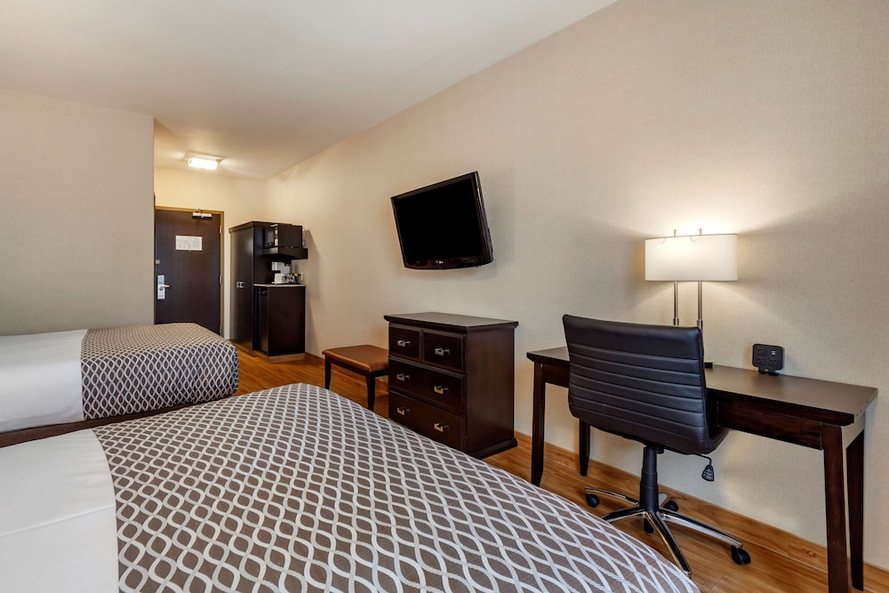 Standard Room, 2 Queen Beds, Non Smoking, Refrigerator & Microwave (Pet Friendly)