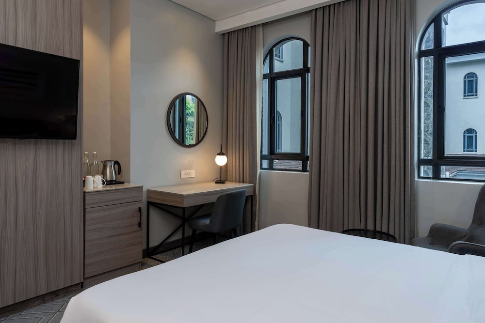 Superior Single Room, Pool View - Photo 3