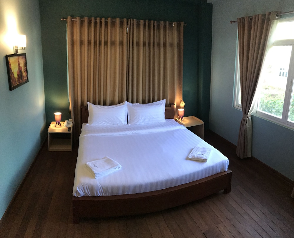 Private Double with Ensuite Bathroom