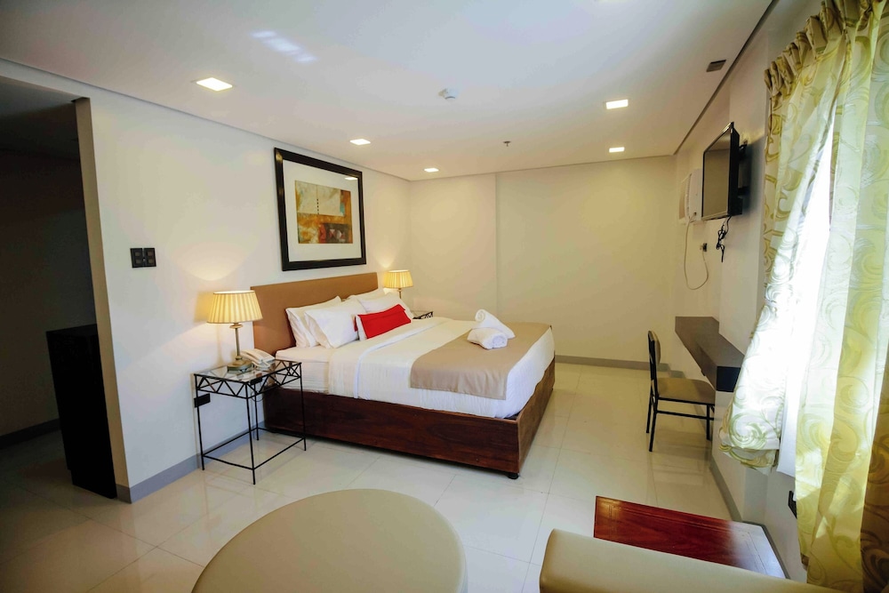 Executive Suite - Photo 1