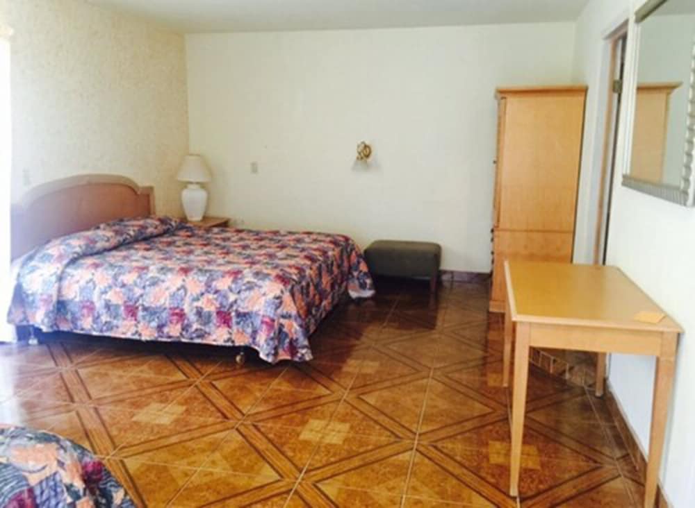 Basic Suite, 1 Bedroom, Ensuite, Partial Ocean View photo 1
