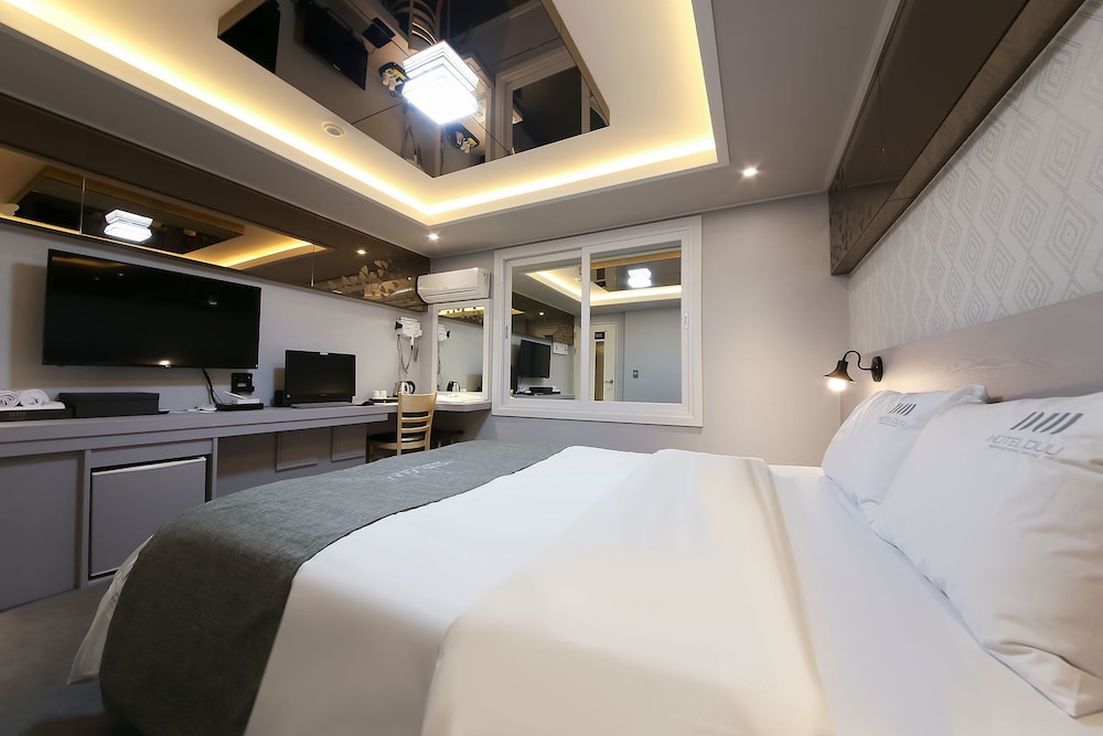 Standard Room - Photo 11