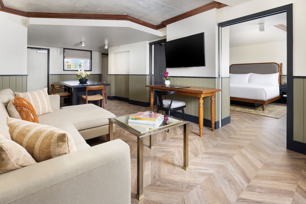 Suite, 1 Bedroom (1 King Bed)