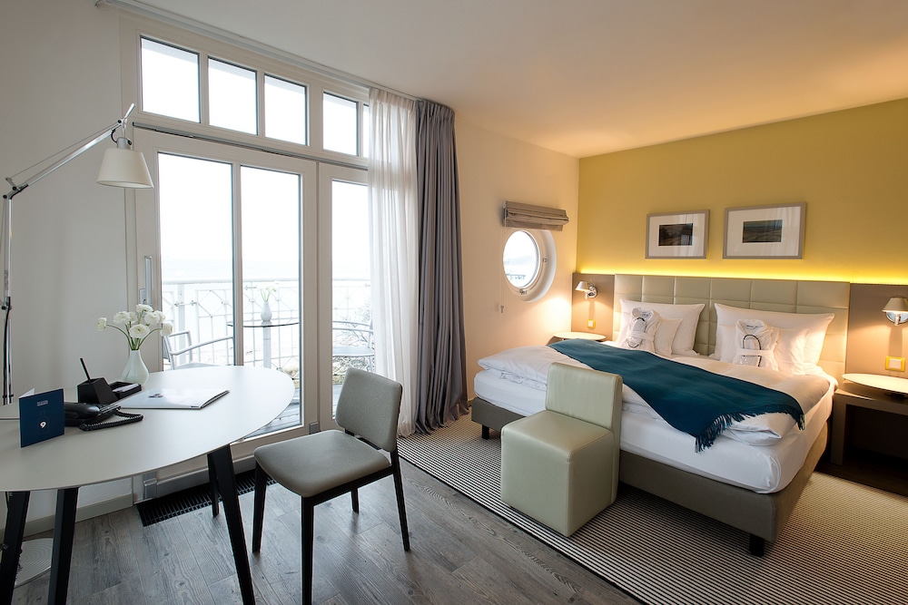 Double Room, Partial Sea View, Corner