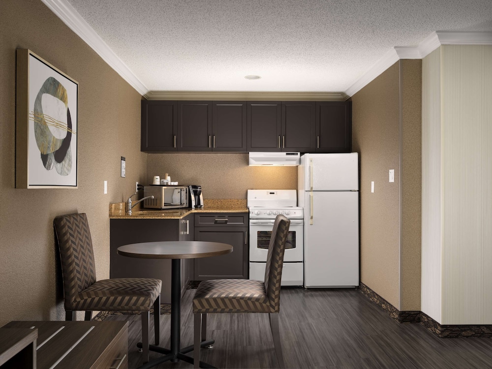 Suite, 2 Double Beds, Non Smoking, Kitchen (with Sofabed, Full Kitchen) - Photo 3