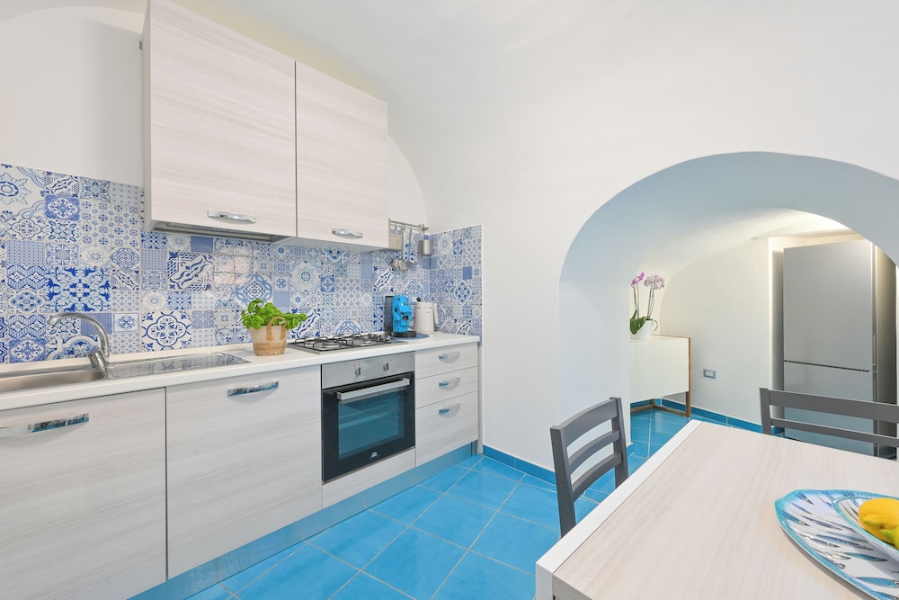 Deluxe Apartment, Partial Sea View photo 3