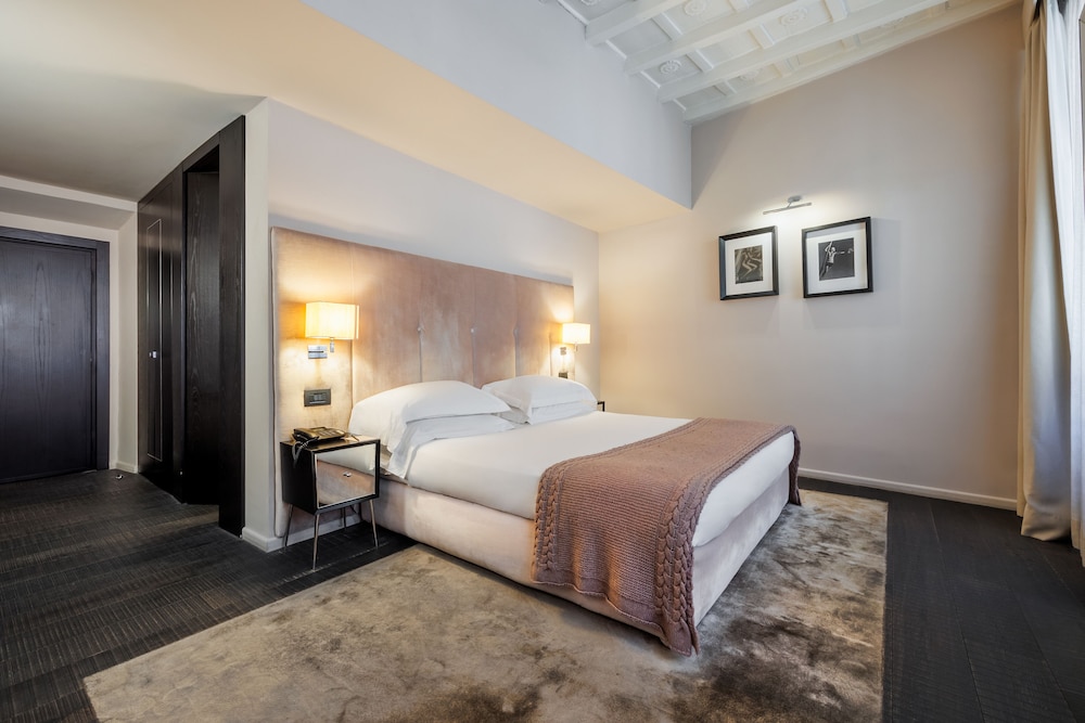 Available room thumbnail 6