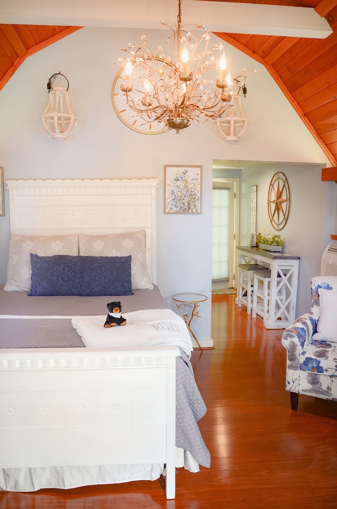 Trailside Cottage