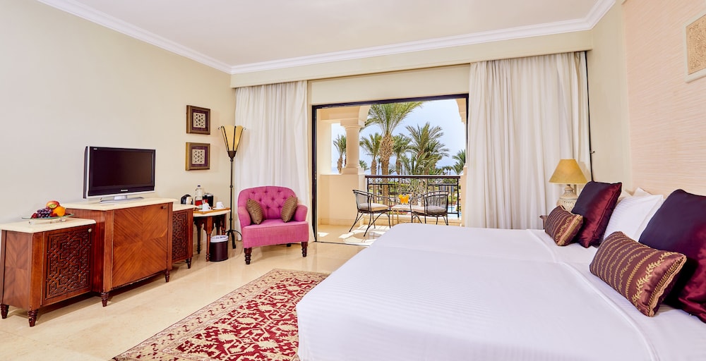 Deluxe Triple Room, Garden View - Photo 7