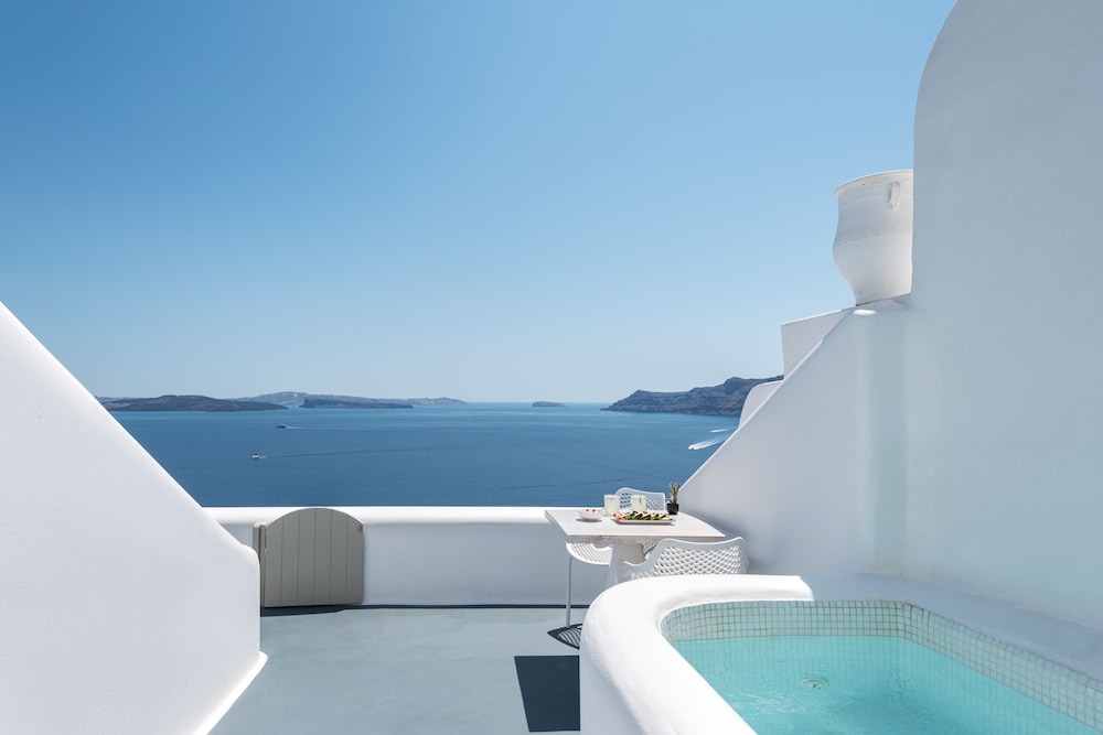 Junior Suite with Outdoor Hot Tub and Caldera view - Photo 1